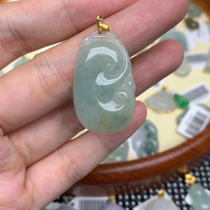 颈饰18K金镶嵌翡翠