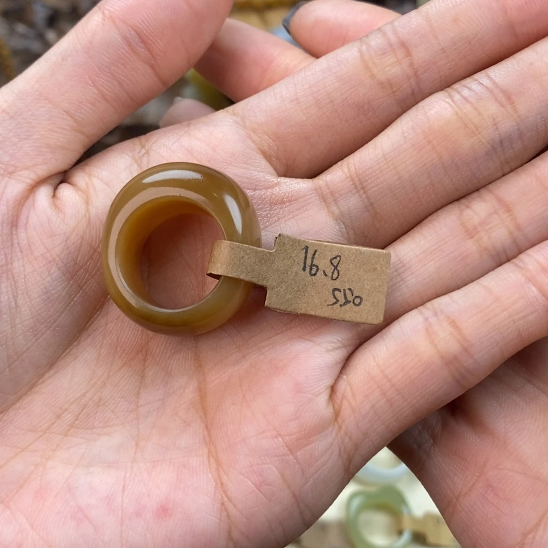 碩***O和田玉（糖玉）未镶嵌颈饰