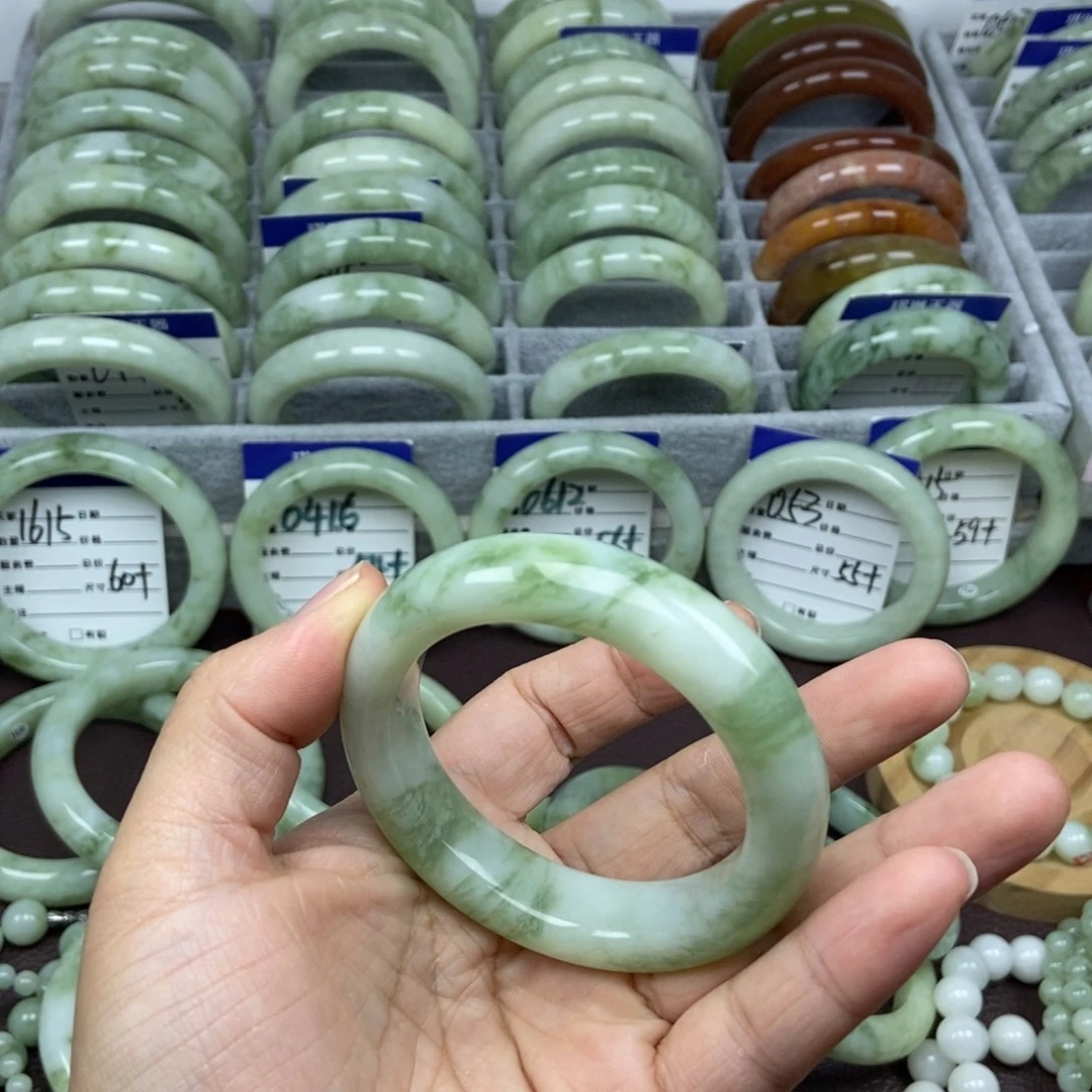 S***w未镶嵌蛇纹石玉手镯