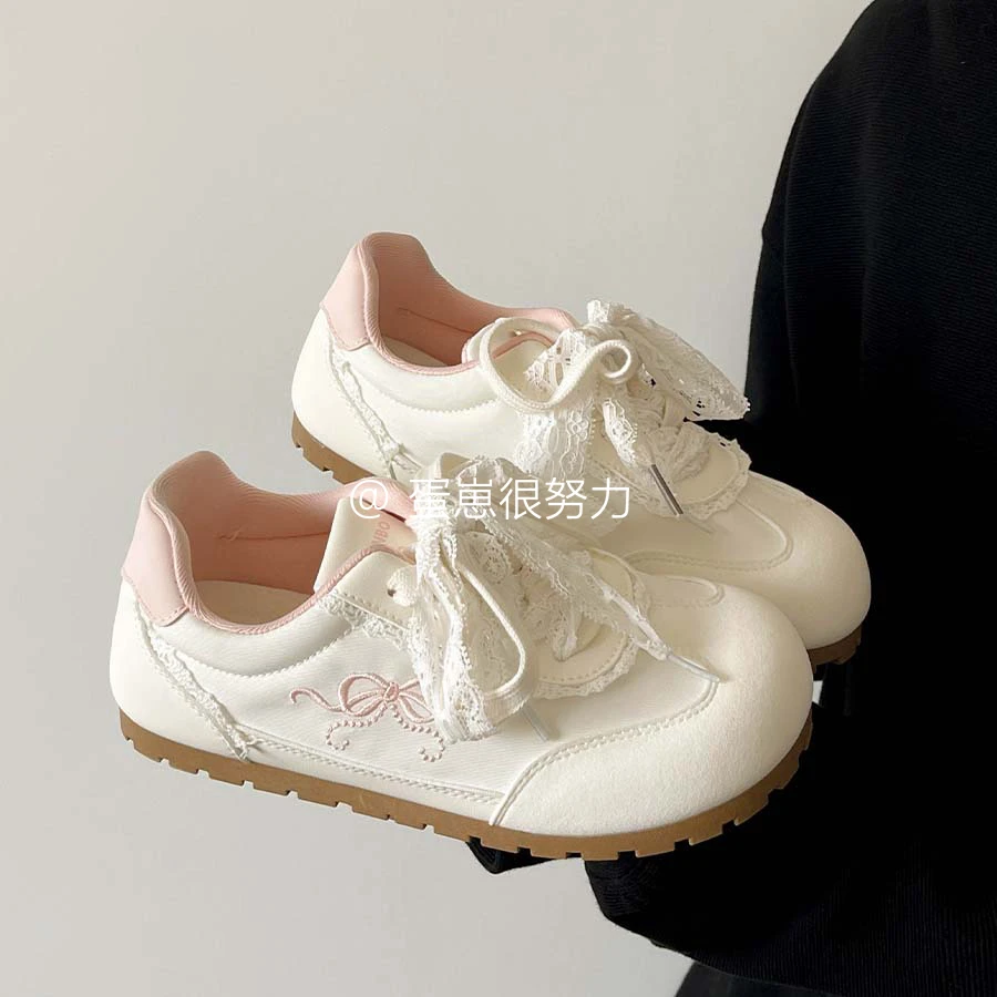 时尚德训鞋子女款爆款2025夏天穿裙子专用鞋子小白鞋厚底板鞋