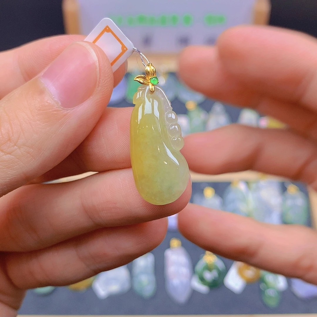 翡翠18K金镶嵌颈饰翡翠