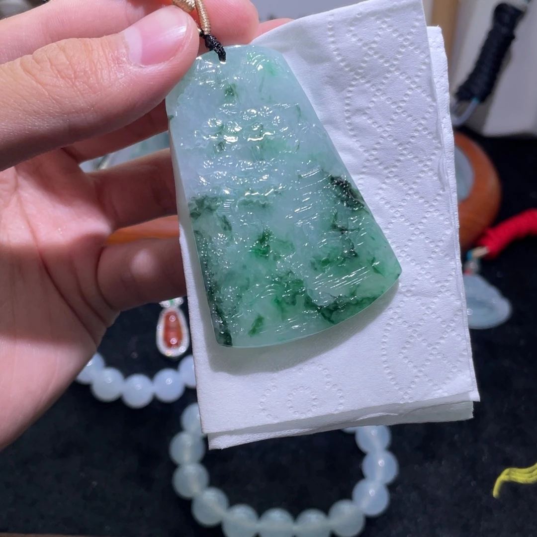 翡翠未镶嵌颈饰吊坠