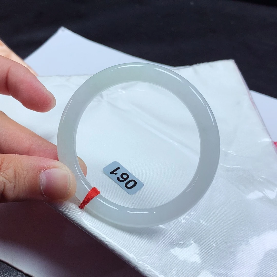 翡翠手镯未镶嵌53圆条