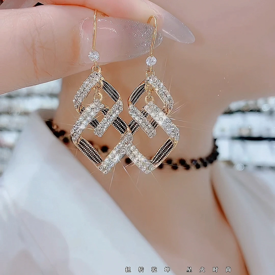 铜合金玻璃耳饰 328-气质明艳扭转乾坤时尚简约优雅灵动耳环轻奢