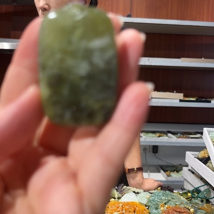 岫玉未镶嵌毛衣链
