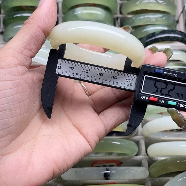 蛇纹石玉未镶嵌手镯214