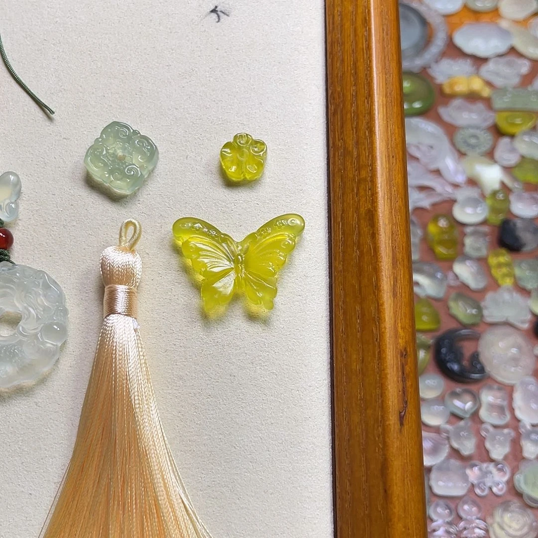 月***。蛇纹石玉未镶嵌吊坠