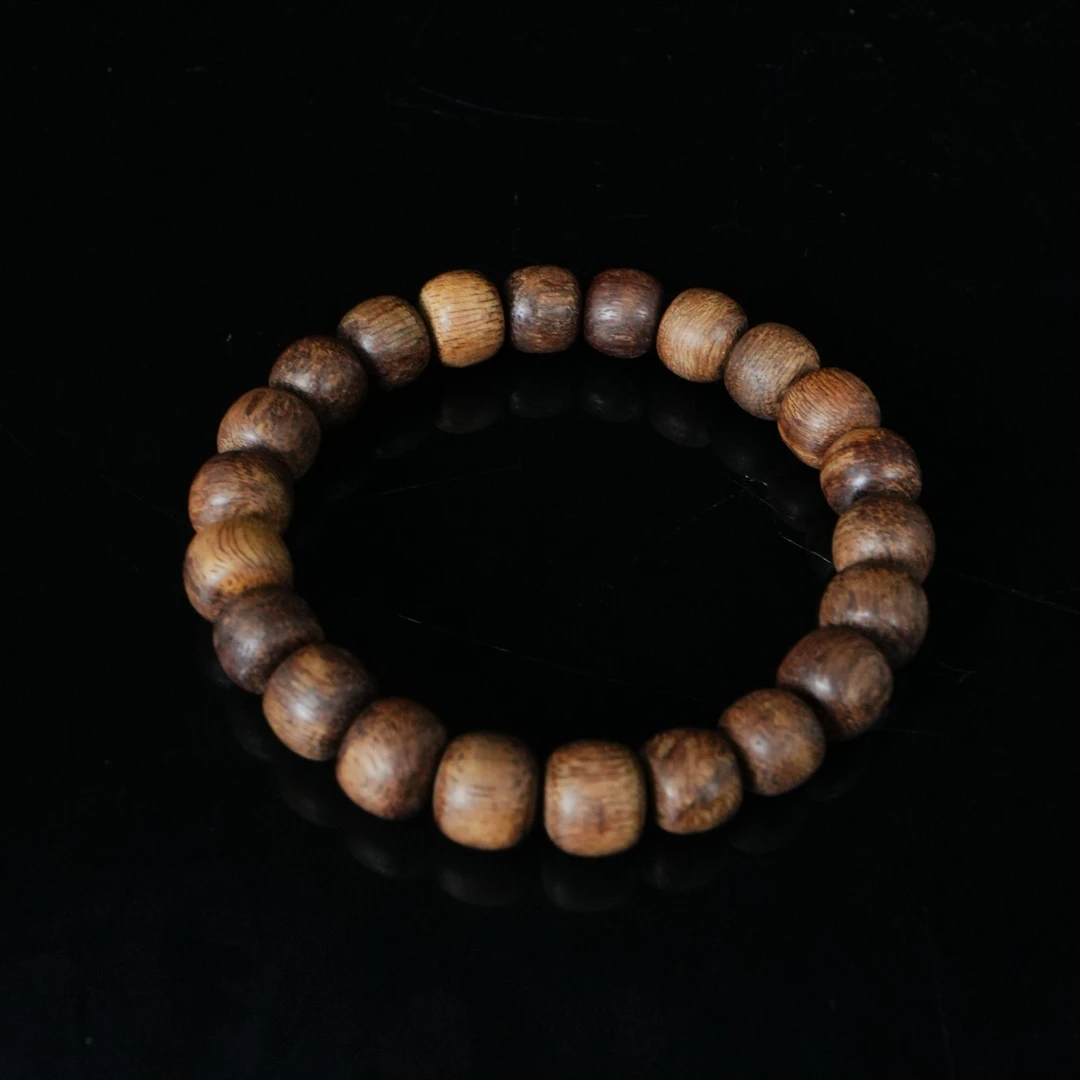 7680 老挝沉香土沉老料桶珠 0.9x1.0cm 9.9g