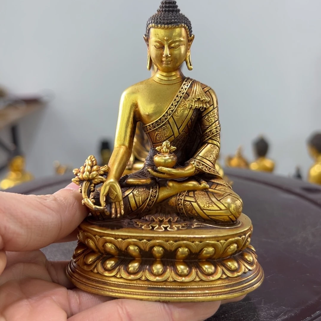 守**先佛像的造型和造型