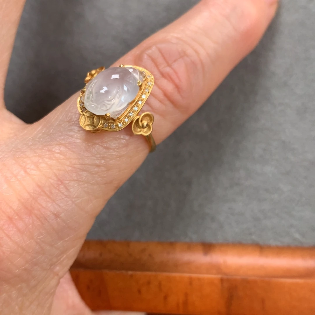 翡翠18K金镶嵌颈饰戒