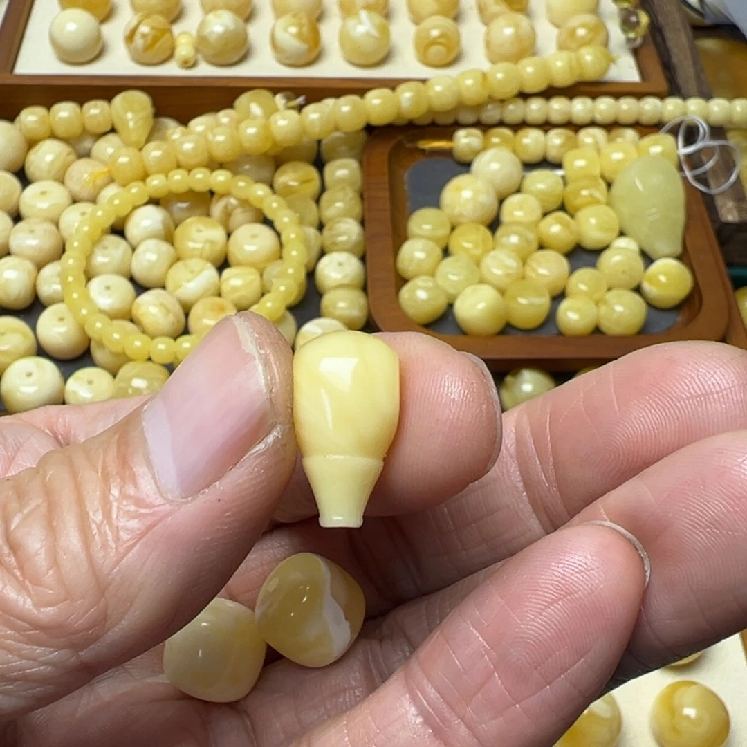 老***高蜜蜡未镶嵌裸石琥珀蜜蜡