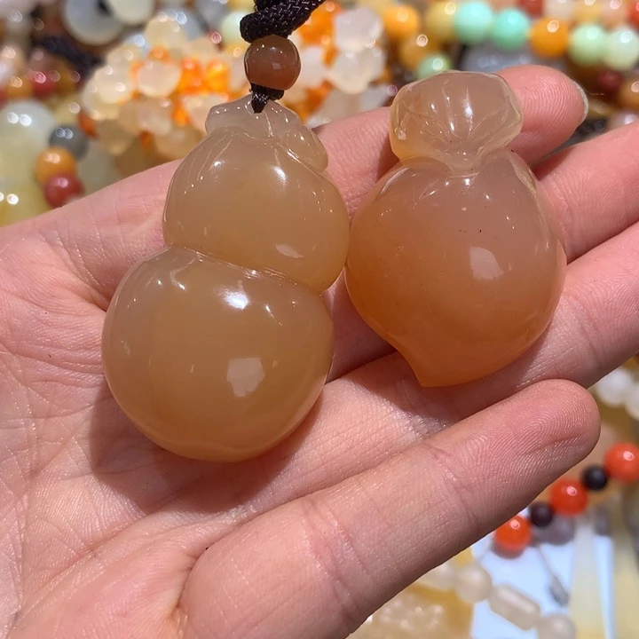 石英质玉（黄龙玉）未镶嵌颈饰