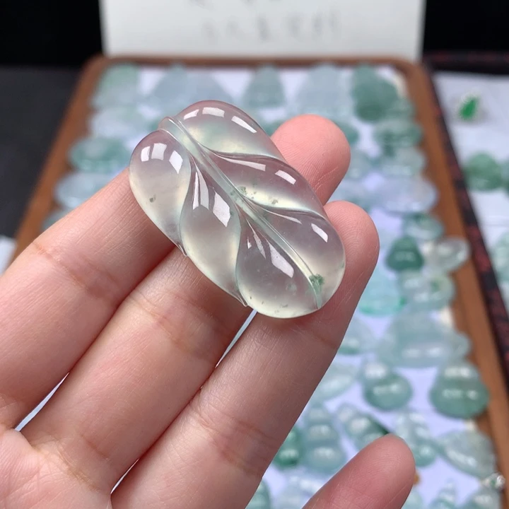 颈饰未镶嵌翡翠高冰飘花大叶子