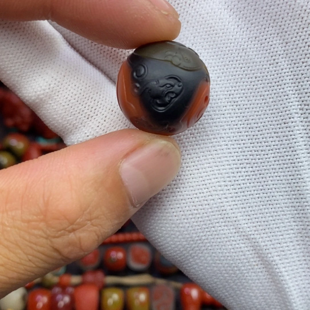 哦****未镶嵌圆珠南红玛瑙