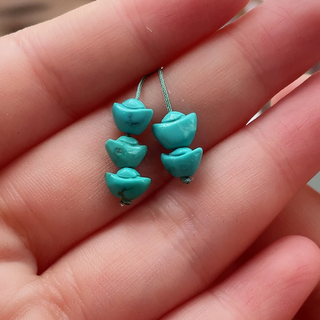 绿松石颈饰未镶嵌