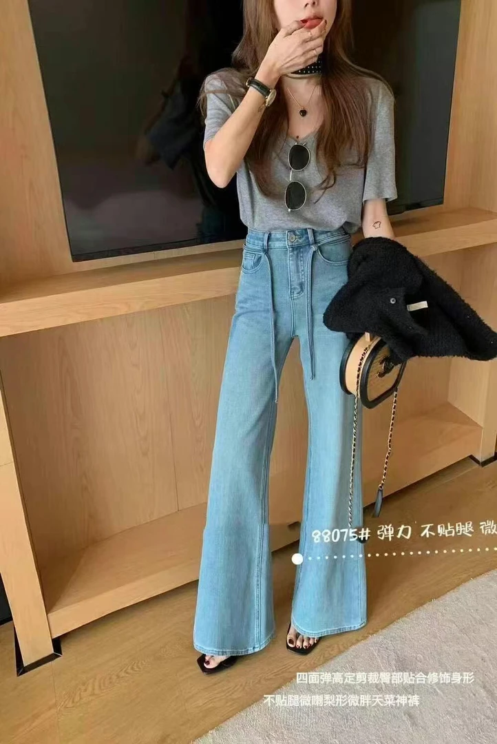 星月衣舍2025，春节新款喇叭百搭女装牛仔裤，流行时尚元素，