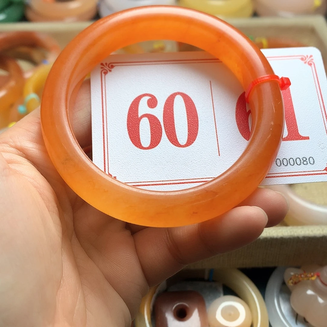 未镶嵌石英质玉（黄龙玉）手镯