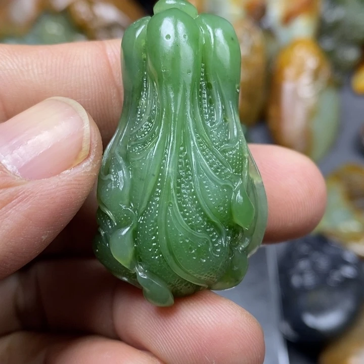 和田玉未镶嵌把件