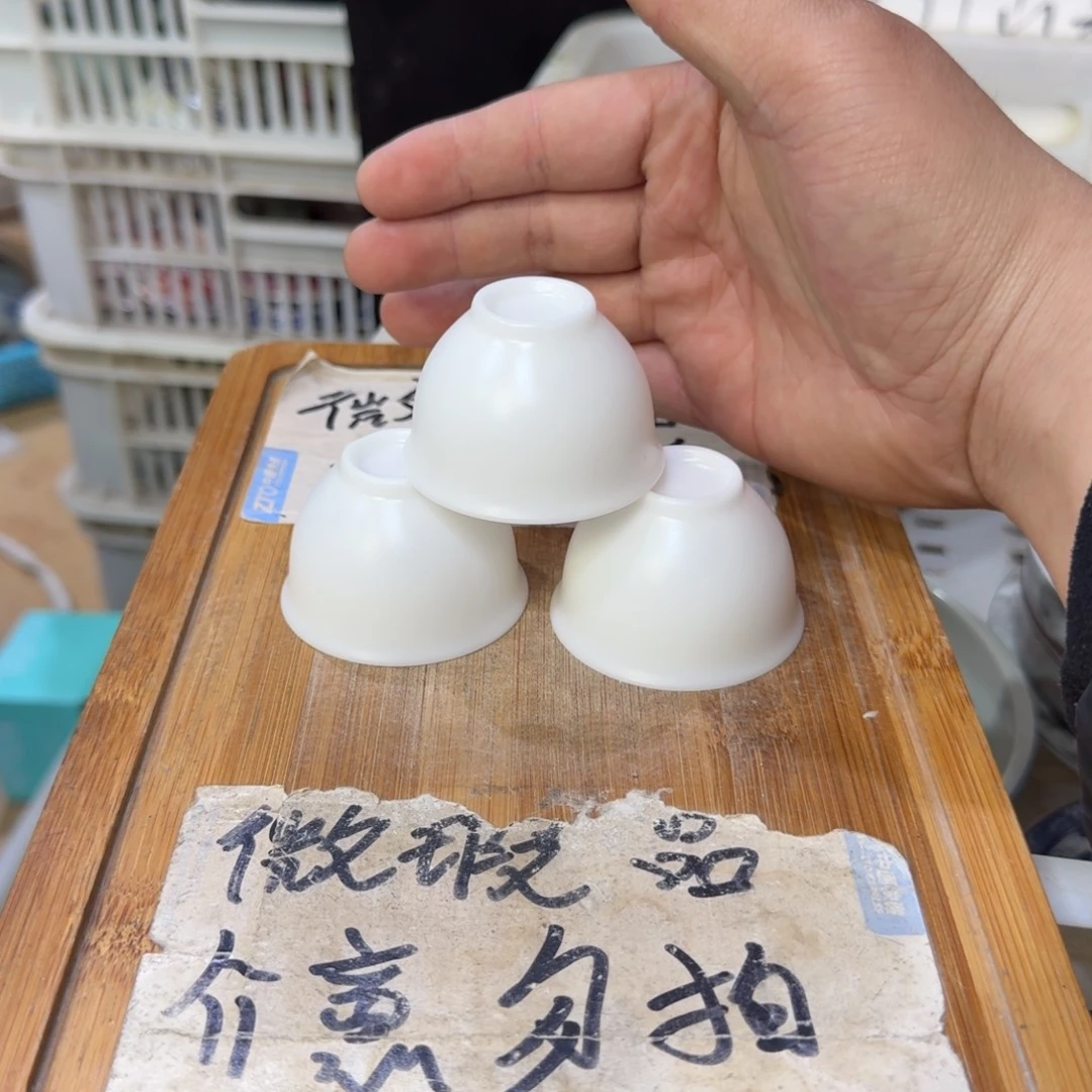 微瑕疵介意勿拍陶瓷器皿B291