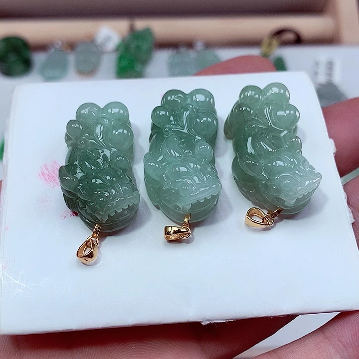 翡翠未镶嵌颈饰吊坠