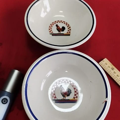 瓷片瓷片，各种摆件，盘，碗，沙锅，均有瑕疵。