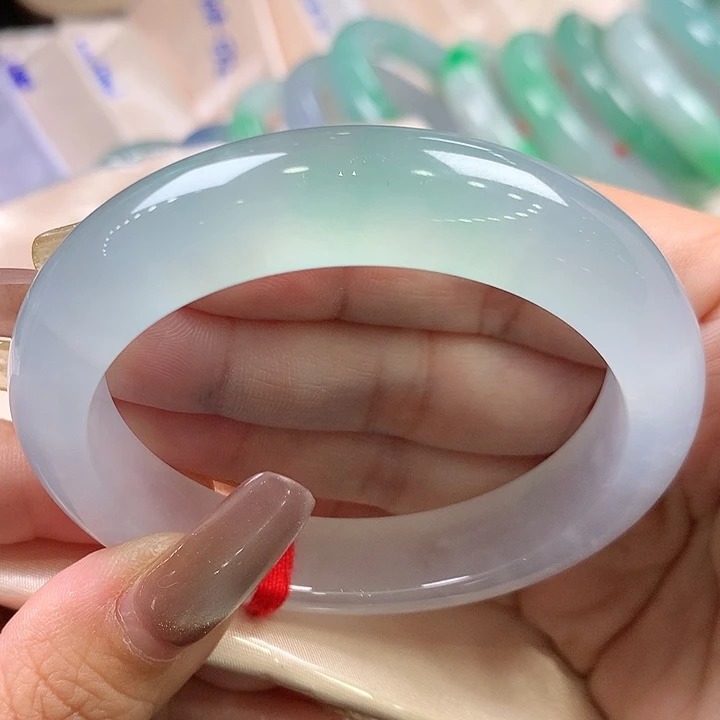 翡翠未镶嵌手镯53.4正圈