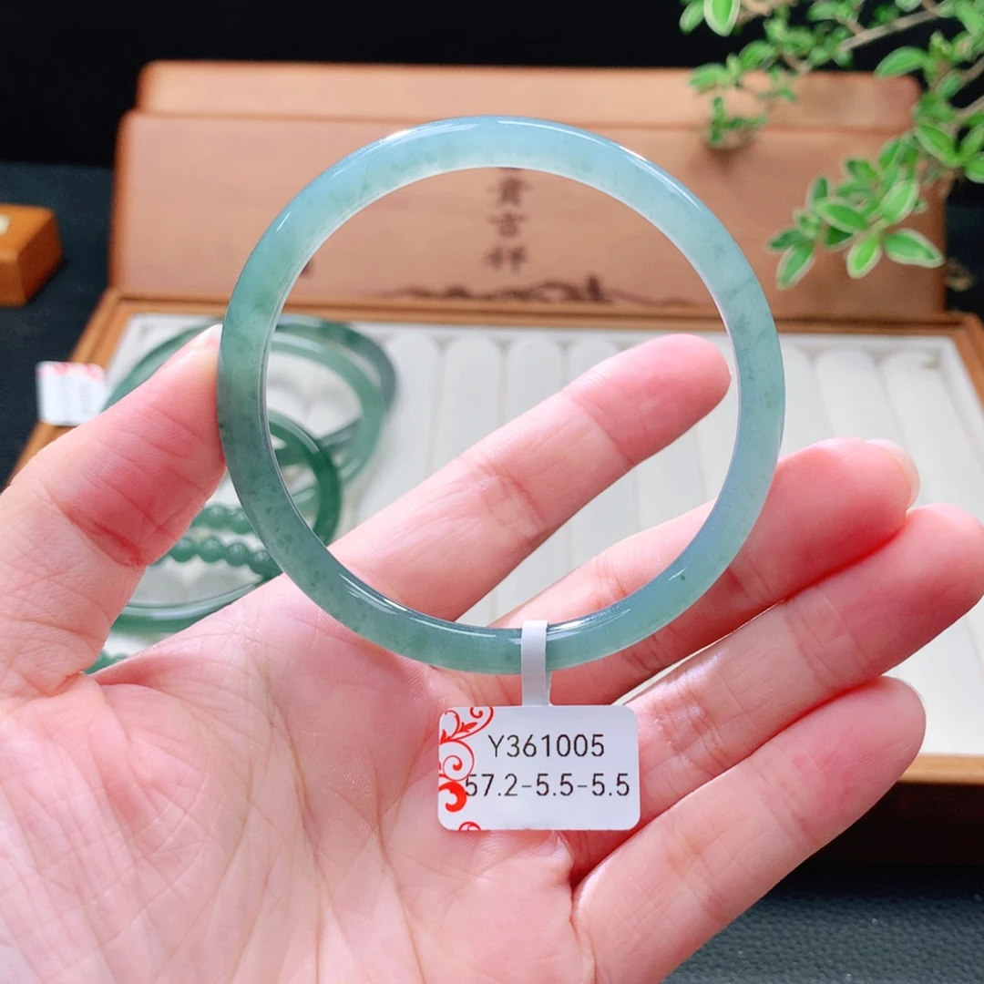 翡翠未镶嵌手镯（圆镯）