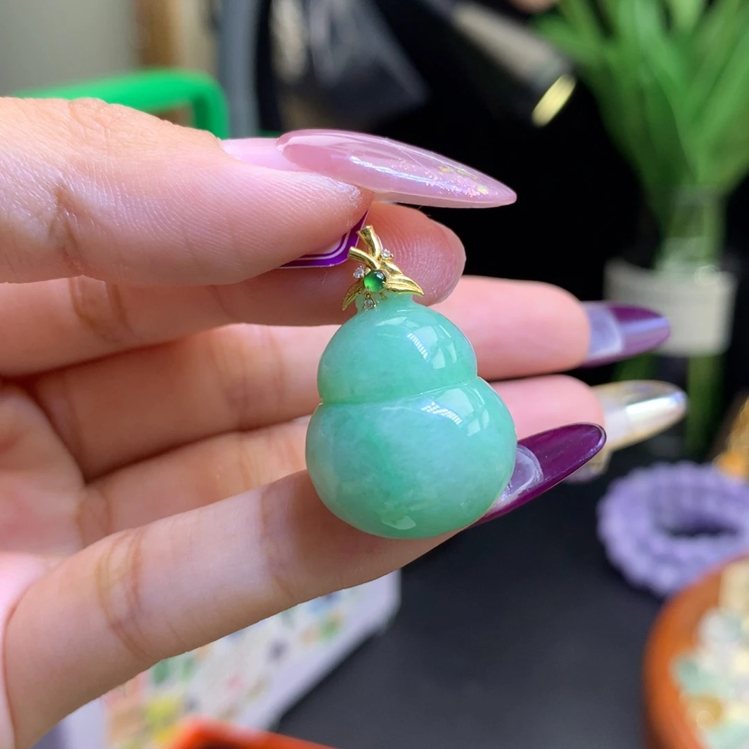 翡翠18K金镶嵌颈饰