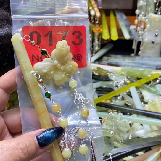 -***瘋未镶嵌蛇纹石玉发簪