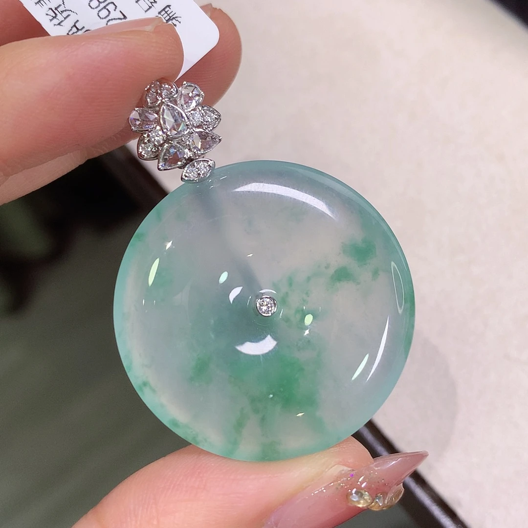 翡翠18K金镶嵌颈饰