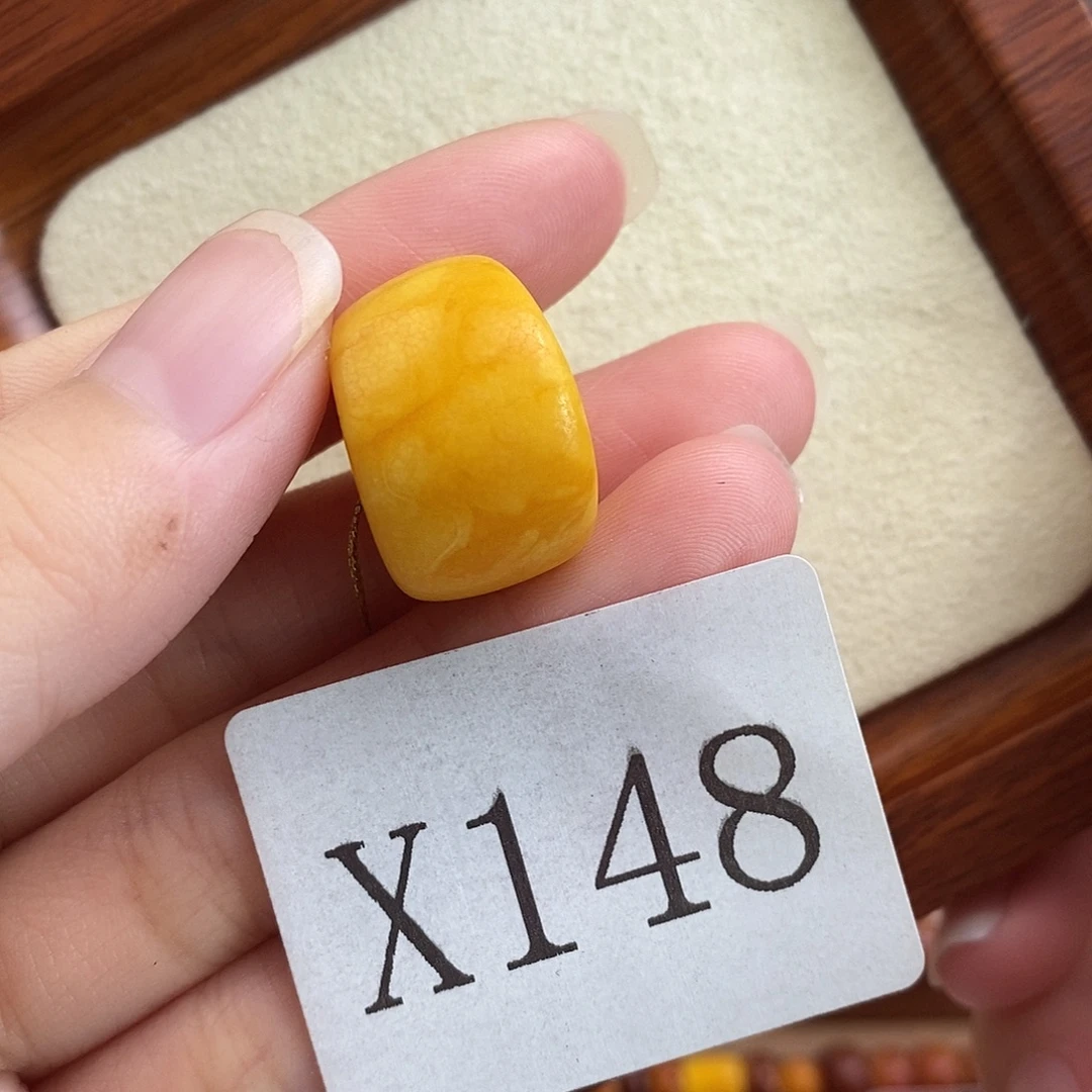 蜜蜡未镶嵌珠宝奇石