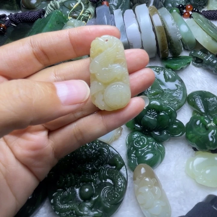 和田玉未镶嵌颈饰