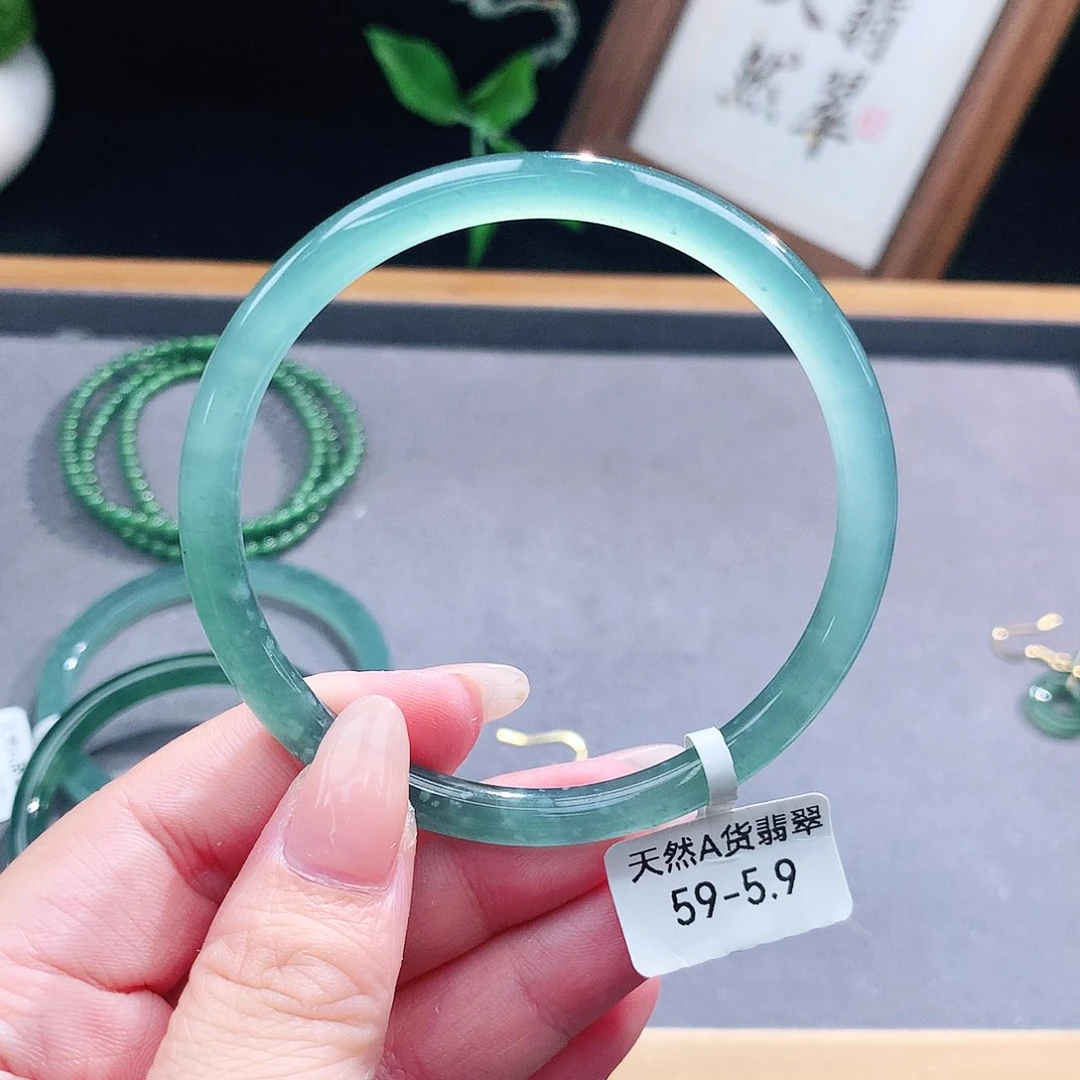 翡翠手镯（圆镯）未镶嵌