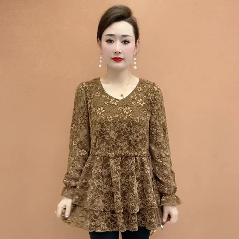 春秋新款中式复古时尚蕾丝上衣女气质显瘦妈妈钩花镂空打底衫洋气