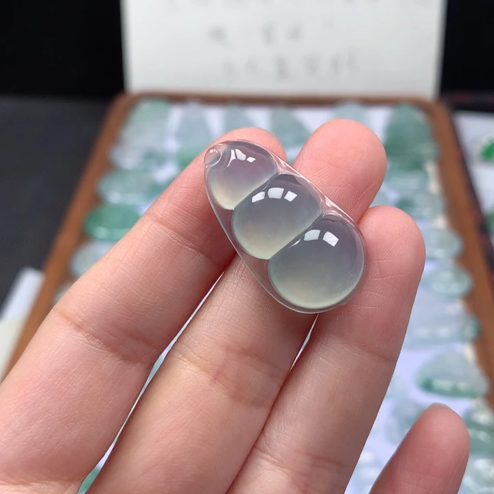 颈饰未镶嵌翡翠冰种福豆