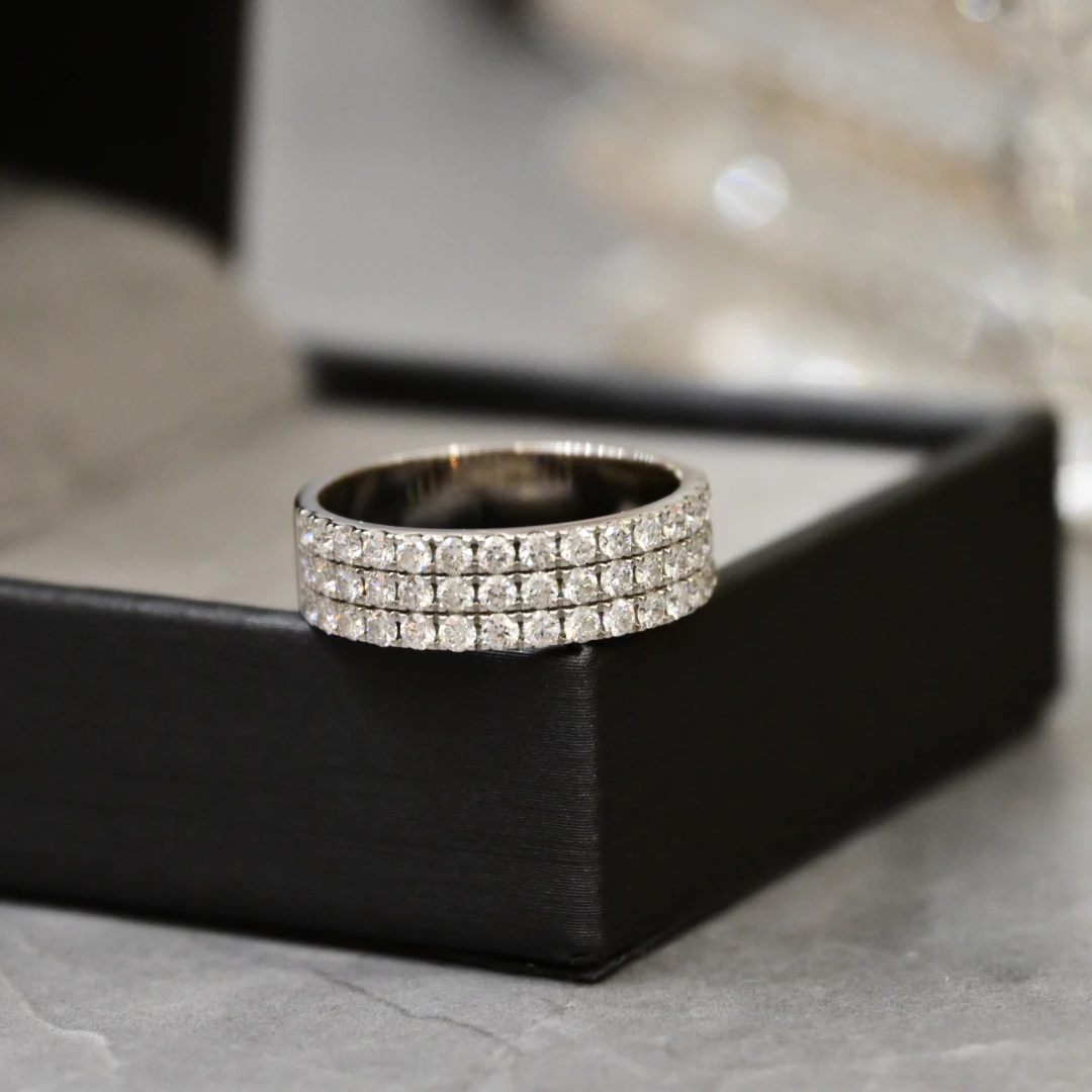 实验室培育钻石【JSZ】18k金培育钻石的三排戒指，百搭又大气的款式，