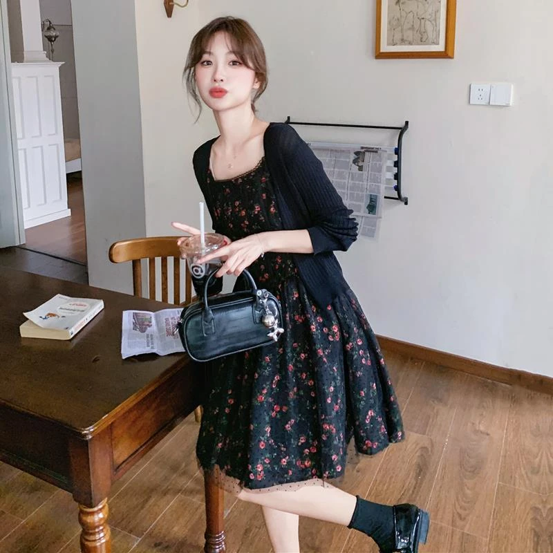 轻熟复古黑色开衫茶歇碎花吊带裙新款小个子显瘦两件套连衣裙女夏
