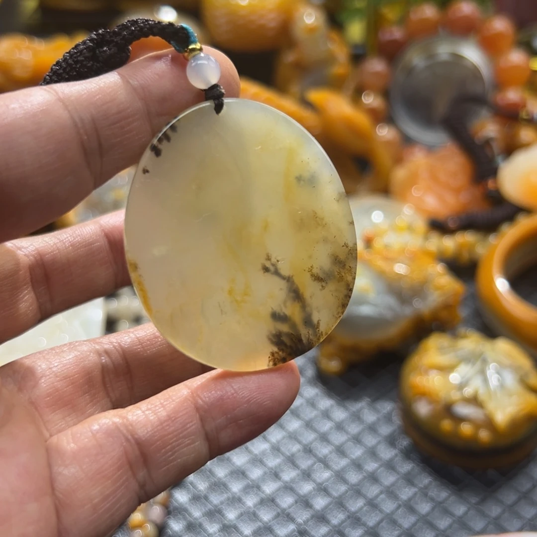 石英质玉未镶嵌颈饰