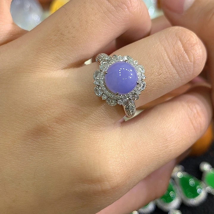 翡翠18K金镶嵌颈饰蛋面