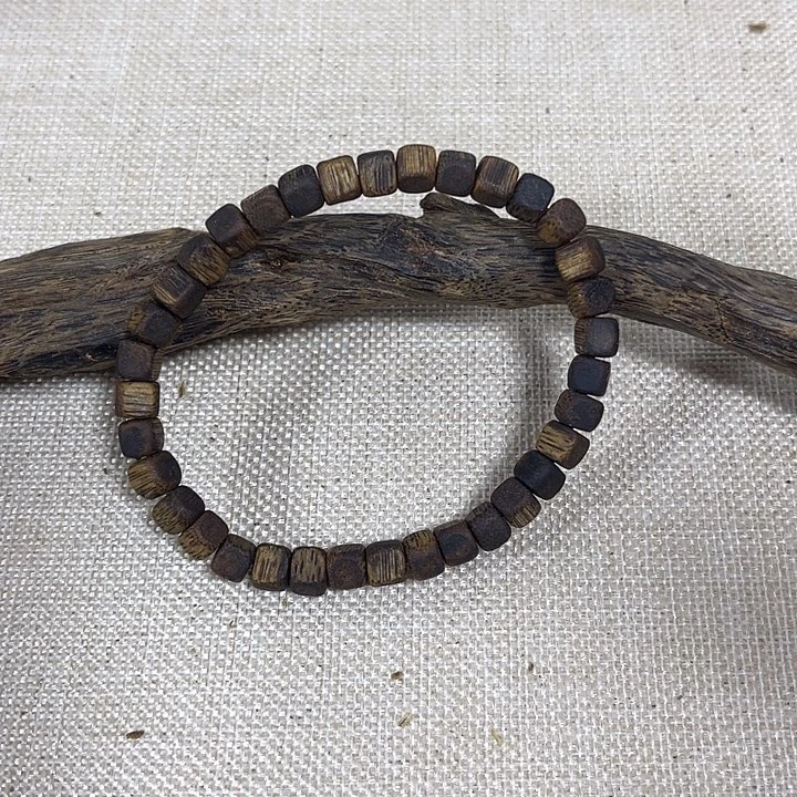 手串沉香乌身原叶0.6方珠