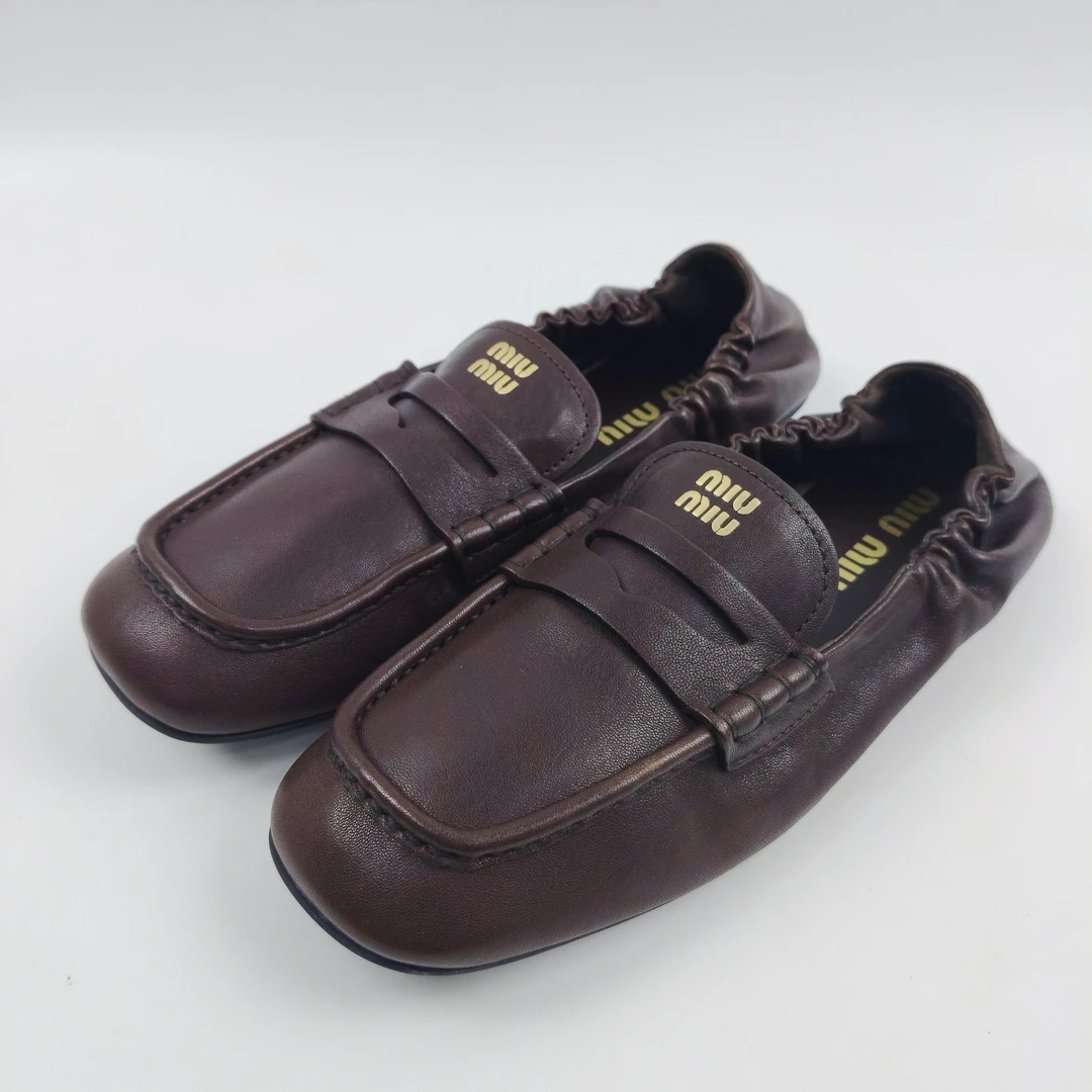 未使用 MIU MIU/缪缪 38码 缪缪miumiu乐福鞋 全新 lz00866