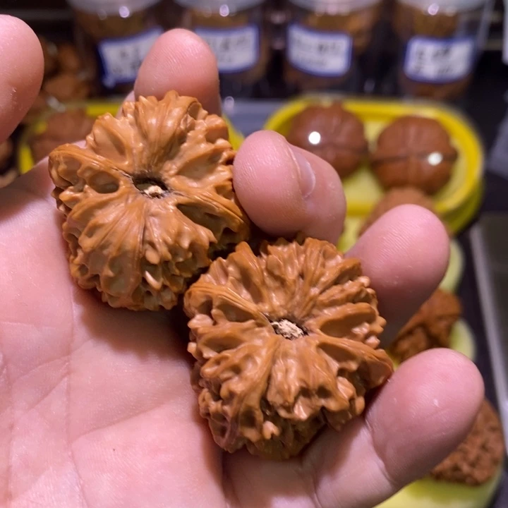 文玩核桃吊坠龙门涧