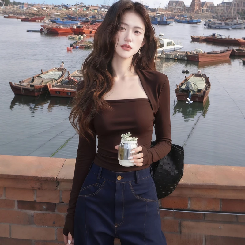 咖色方领长袖t恤女秋季修身短款显瘦内搭打底衫2025新款辣妹上衣