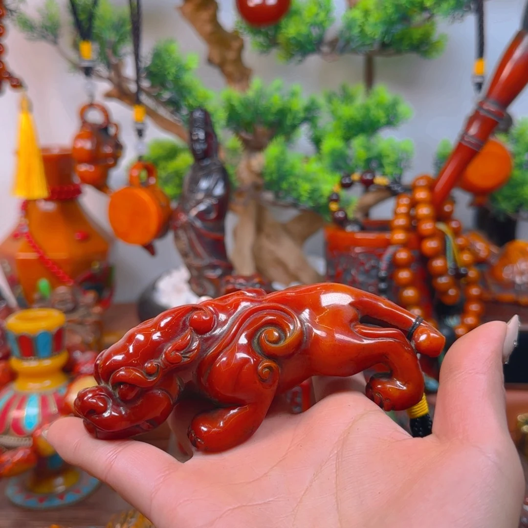 琥珀裸石未镶嵌貔貅