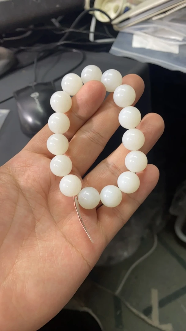 纯天然新疆和田玉05于阗卡14手串