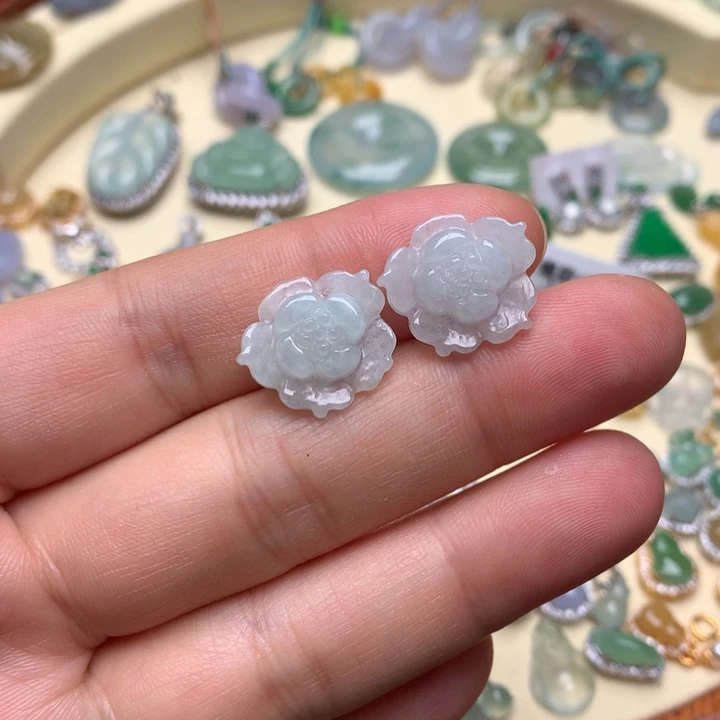 翡翠颈饰未镶嵌翡翠花花