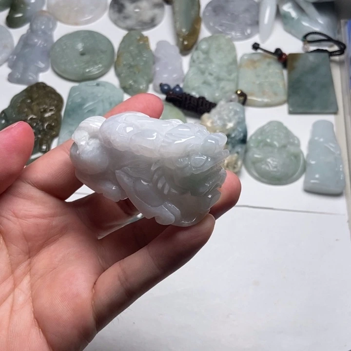 翡翠未镶嵌颈饰貔貅27
