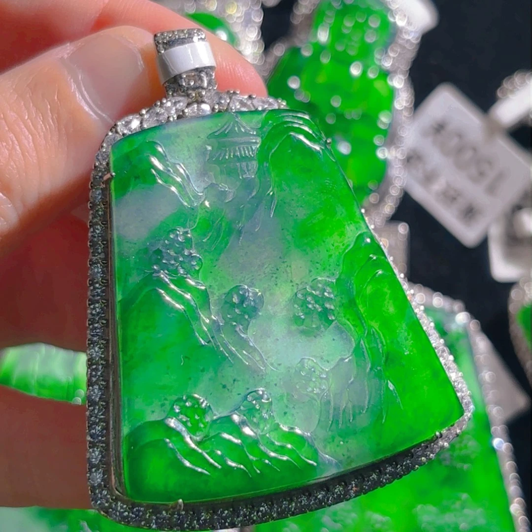 翡翠颈饰银S925镶嵌山水牌