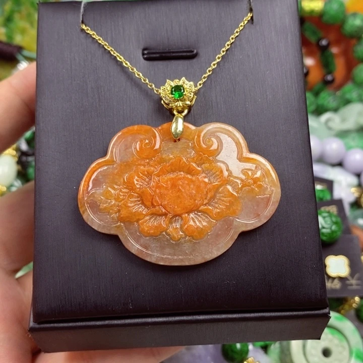 翡翠未镶嵌吊坠(赠链)