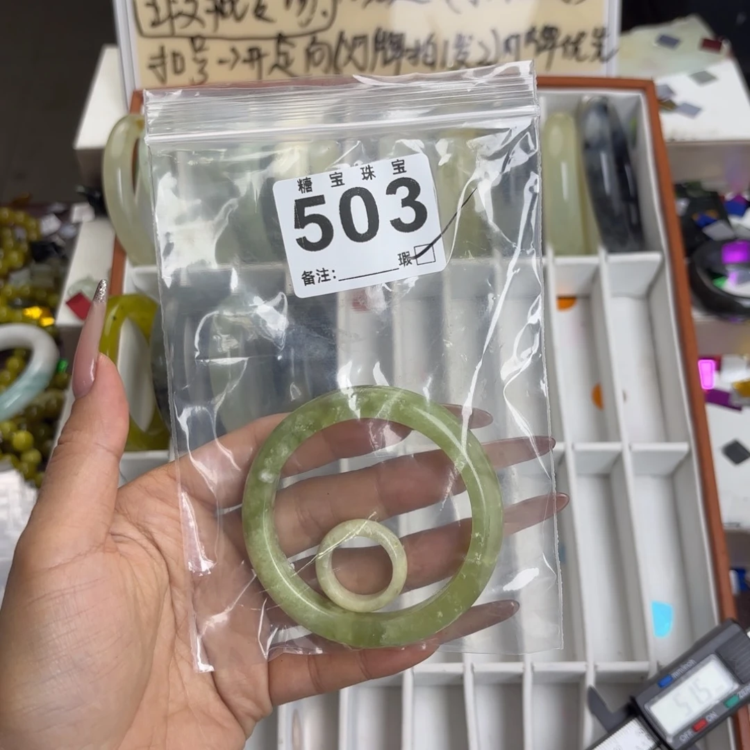 未镶嵌蛇纹石玉手镯怎**吧